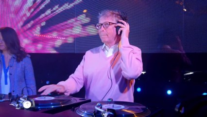 Bill Gates et sa femme font les DJ pour une soirée de bienfaisance !