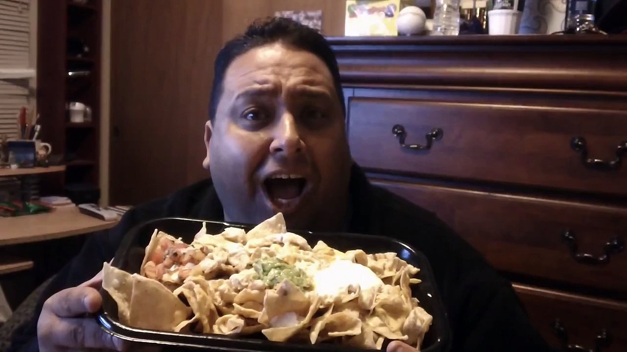 Taco Bells XXL STEAK NACHOS REVIEW!
