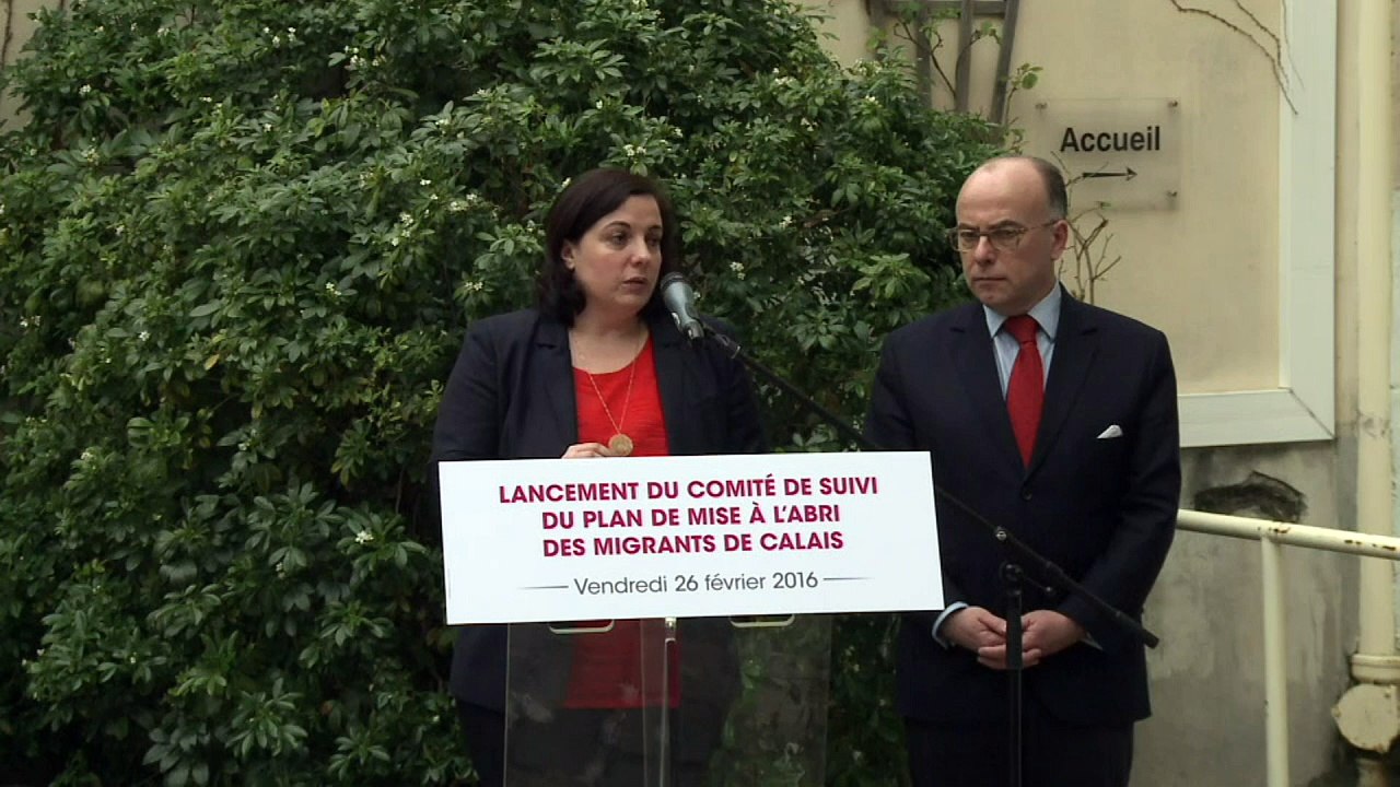 Migrants: "nous avons ouvert 102 centres d'accueil" (Cazeneuve)