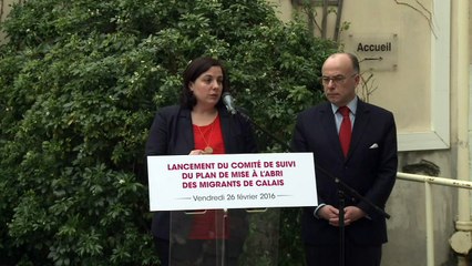 Migrants: "nous avons ouvert 102 centres d'accueil" (Cazeneuve)