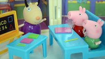 Pig George e Peppa Pig na Volta as Aulas!!! Em Portugues TototoyKids