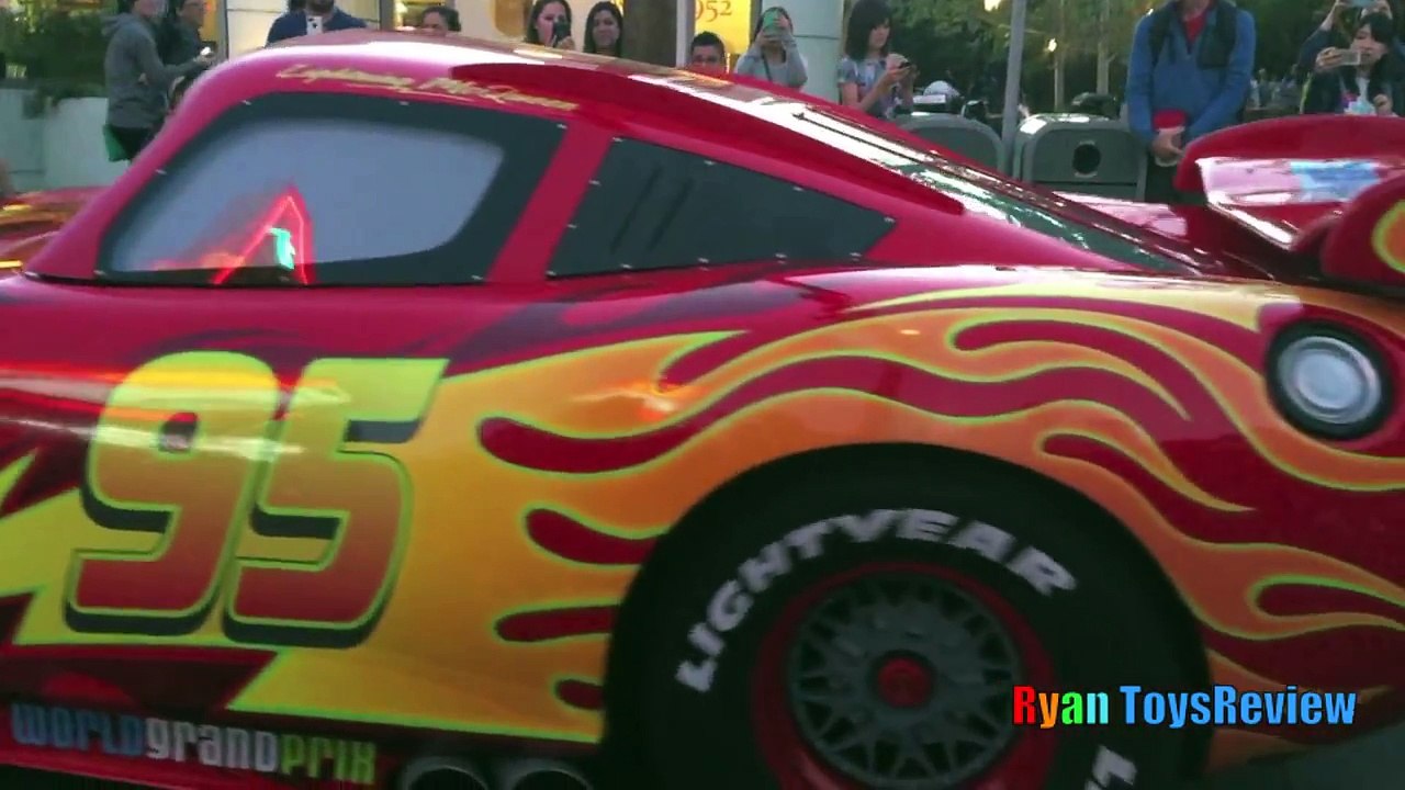 GIANT LIGHTNING MCQUEEN DisneyLand Family Fun Amusement Park Cars Rides for kids Disney Ca