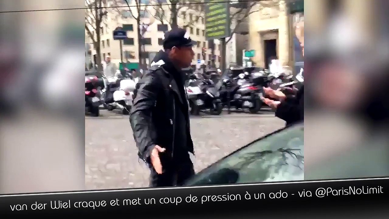 van der Wiel craque et met un coup de pression à un ado !