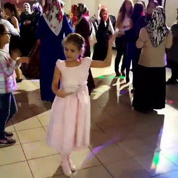 Si Cantik Pemeran (Elif Şimşek) Isabella Damla Güvenilir Pandai Joget l Beauty Starring (Elif Şimşek) Isabella Damla Güvenilir Clever Jig