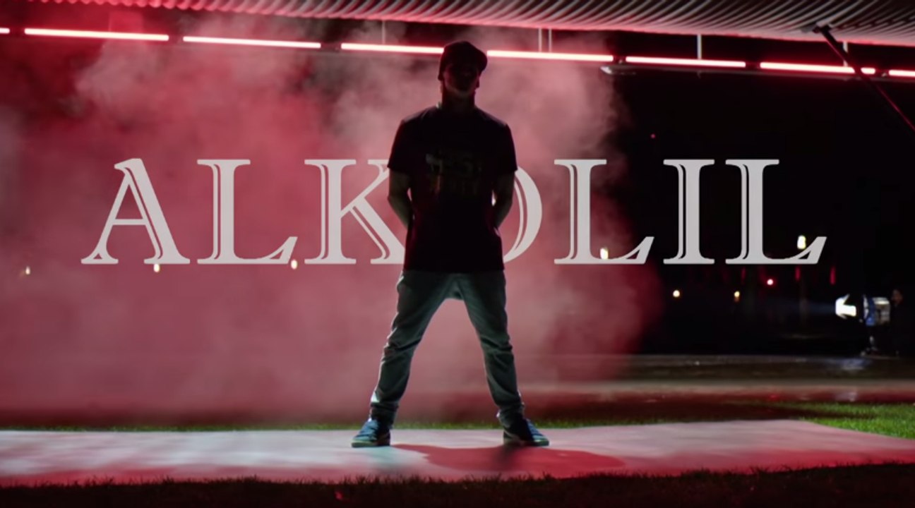 Bruce Almighty VS Alkolil - Red Bull BC One World Final 2015