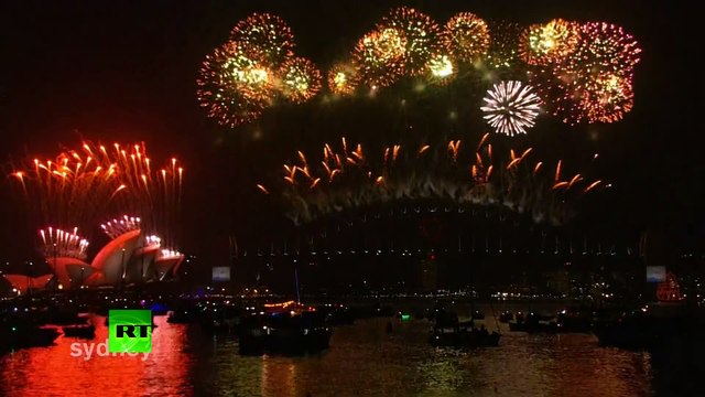 Stunning! Sydney opens New Year 2015 celebrations with fireworks