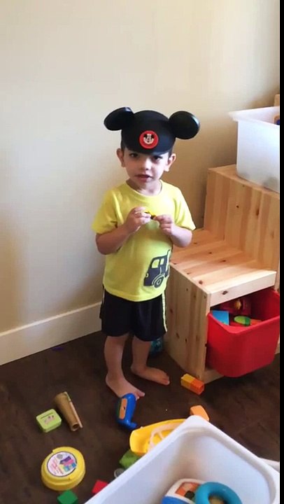 Three Year Old Sings Mickey Mouse Crack House (mickey mouse club house song)