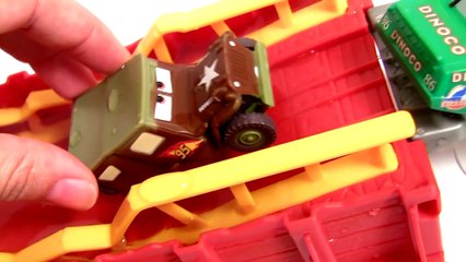 Cars2 Color Changers Finn McMissile Racecar Chick Hicks and Radiator Springs Sarge Multicolores