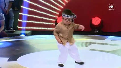 Little Boy Enjoy Dancing Naked - Watch Video