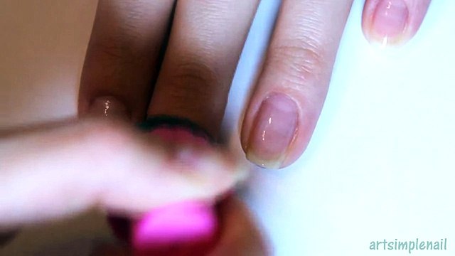 Градиентный французский маникюр на коротких ногтях со снежинками - Winter Snowflake Nail Art