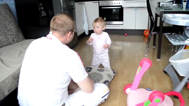 Дочка объясняет папе - что он не прав. Отец и дочь. Приколы малыши