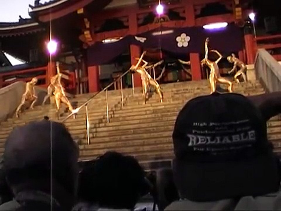 Street performance japanese golden bodypainting butoh dancers