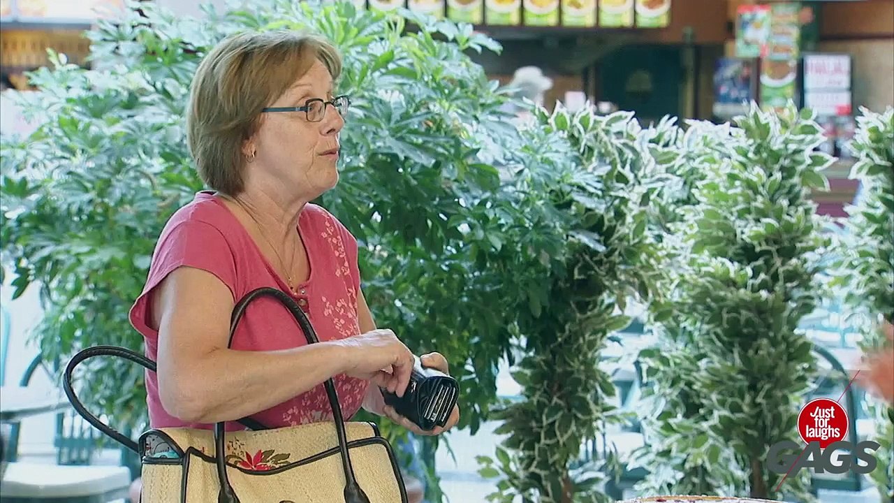 Relax Daily_Gluttonous Cashier Prank