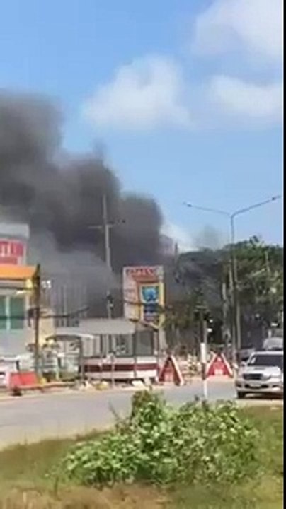 Explosion Injures Police in Southern Thailand (720p Full HD)