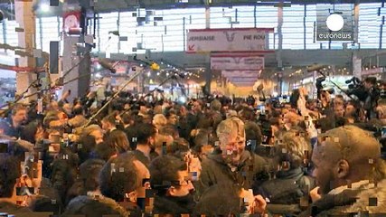 França: Hollande recebido com protestos na Feira de Agricultura de Paris