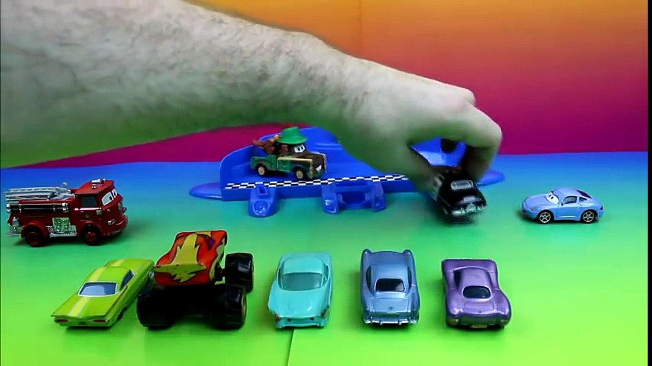 Disney Pixar Cars Mater does Magic with Lightning McQueen Sheriff & other Cars watch the Magic Show