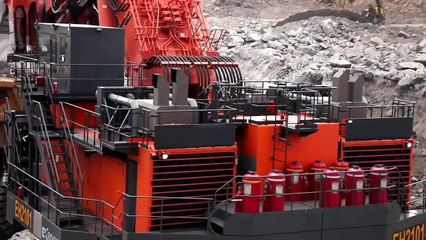 Hitachi EX8000 6 самый большой гидравлический экскаватор в мире / Biggest excavator in the