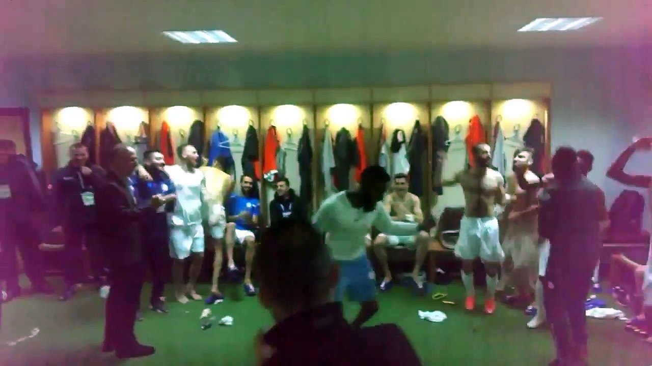 Çaykur Rizespor soyunma odasında çılgın dans!