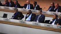 INCROYABLE! Hayatou s'endort en plein congrès de la FIFA!