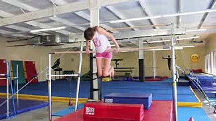 Kaelyn & Her Mom Attempt Gymnastics! -