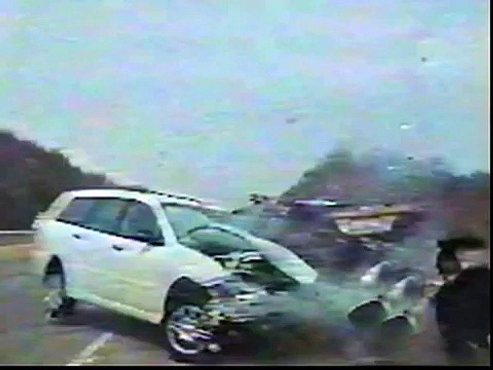 AMAZING POLICE CAR CRASH CAUGHT ON TAPE