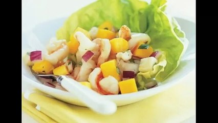 Вкусный салат с ананасом и креветками