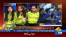 Shahid Afridi Ke Out Hone Par Anchor Sadaf Abdul Jabar ne Chitrol Kr Di