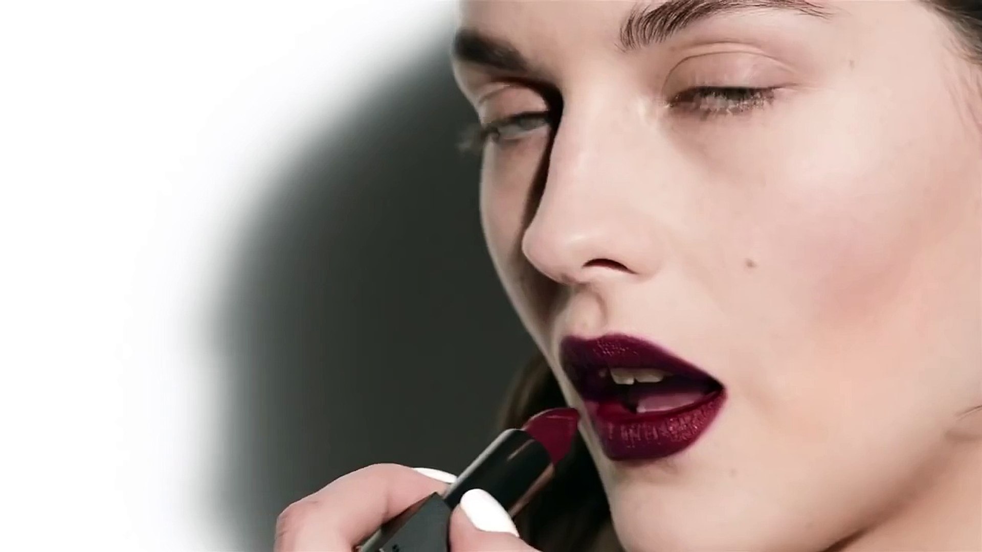Музыка из рекламы Burberry Бархат и кружево 2016
