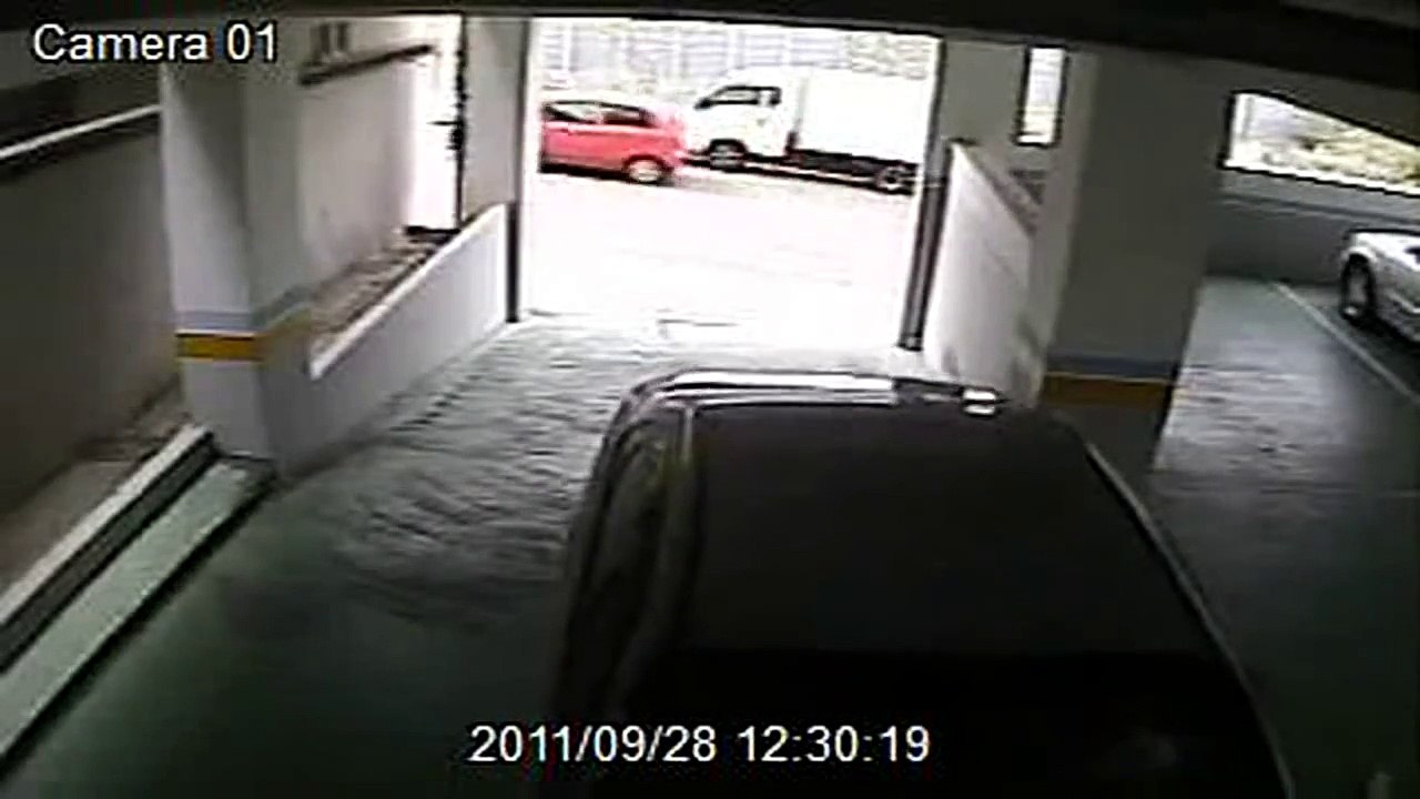 Car Crash 2011.09.28 김여사 종결 동영상 [No Sound]