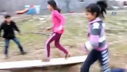 Şırnak'ta Survivor Köyü.. Zorlu Yarışmalarla Adeta Büyüklerine Taş Çıkartıyor!