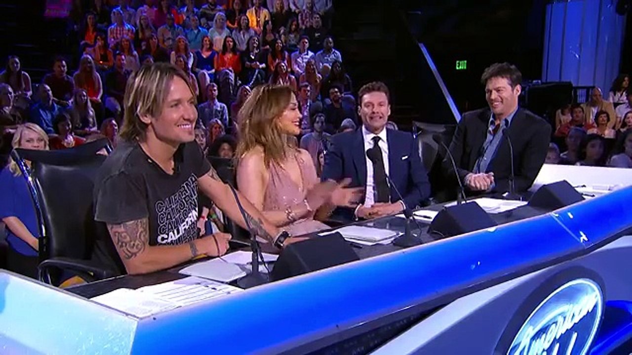 Kelly Clarkson Performs Piece by Piece - AMERICAN IDOL