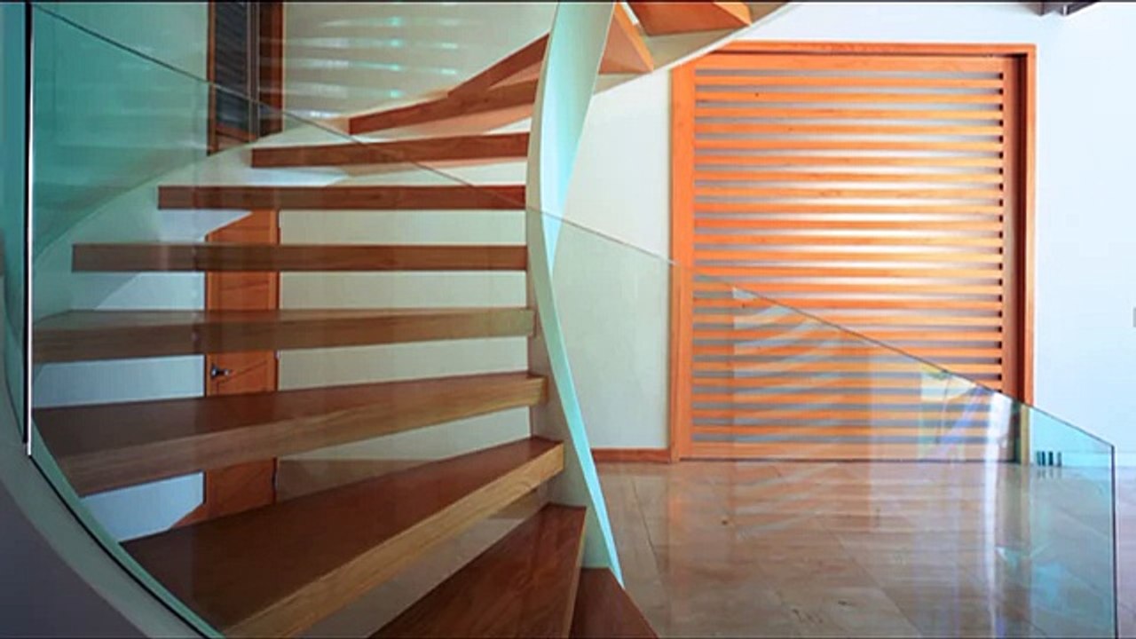 Лестница деревянная