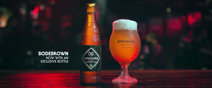 Baston dans un bar pour une bière - Bodebrown bière