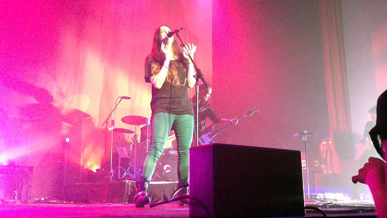 Alanis Front Row