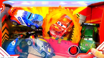 CARS 2 RING of FIRE Stunt Lightning Mcqueen Crashing Disney Pixar Launching Car Toys