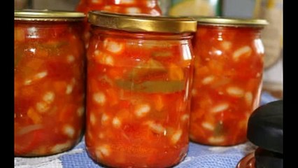 Греческий салат с фасолью на зиму