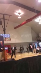 Bill Clinton s'énerve contre un ancien Soldat Américain intervenu à Benghazi... Meeting Pour Hillary Clinton
