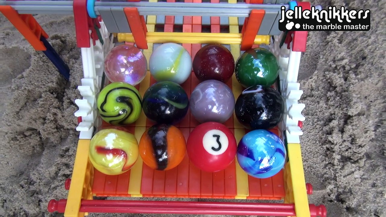 Une folle course de Billes de plus de 200m dans le sable!! Mieux que la F1!