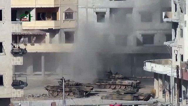 В танк попал снаряд