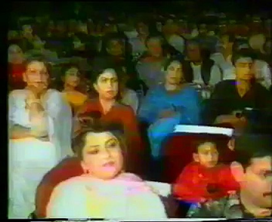 un ki nazron se jo mohabat ka pegham mila - Runa Laila