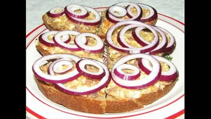 Бутерброды с селедкой и вареным рисом