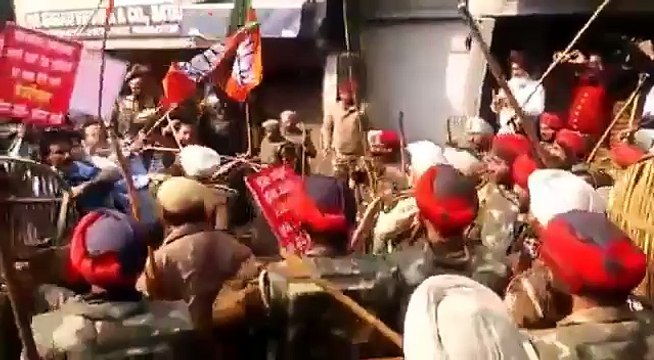Batala BJP workers Lathi charged who were protesting against Kejriwal