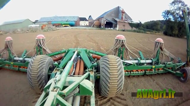 ETA BALLIGAND avec un AMAZONE Citan 12000 et un JOHN DEERE 8345R au semi de blé en 2012