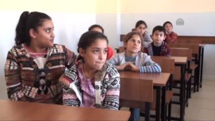 28 Şubat Mağduru Kadın Öksüzlerin "Annesi" Oldu