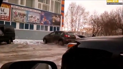 Машина к земле приклеилась