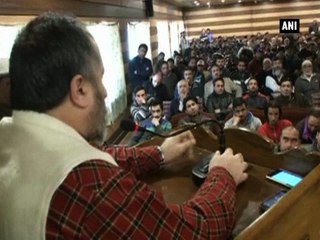 Flood-hit traders in J-K receive cheques from state authority