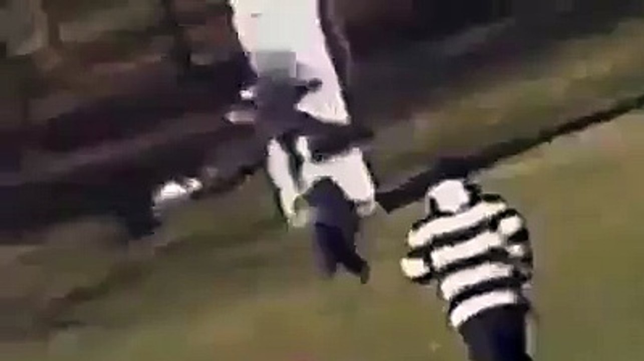 اگر بچے کا باپ تھوڑی دیر لیٹ ھو جاتا تو عقاب بچے کو لے جاتا - Eagle tried to pick up the baby and flew up with it