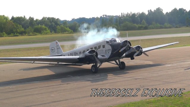 Junkers Ju 52 engine start (with smoke!)