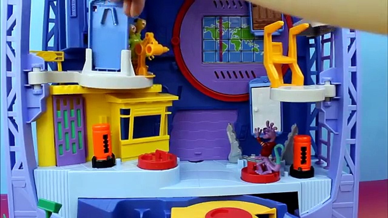 Imaginext Monsters University Scare Floor Playset with Sulley & Mike Monsters Scare Contest