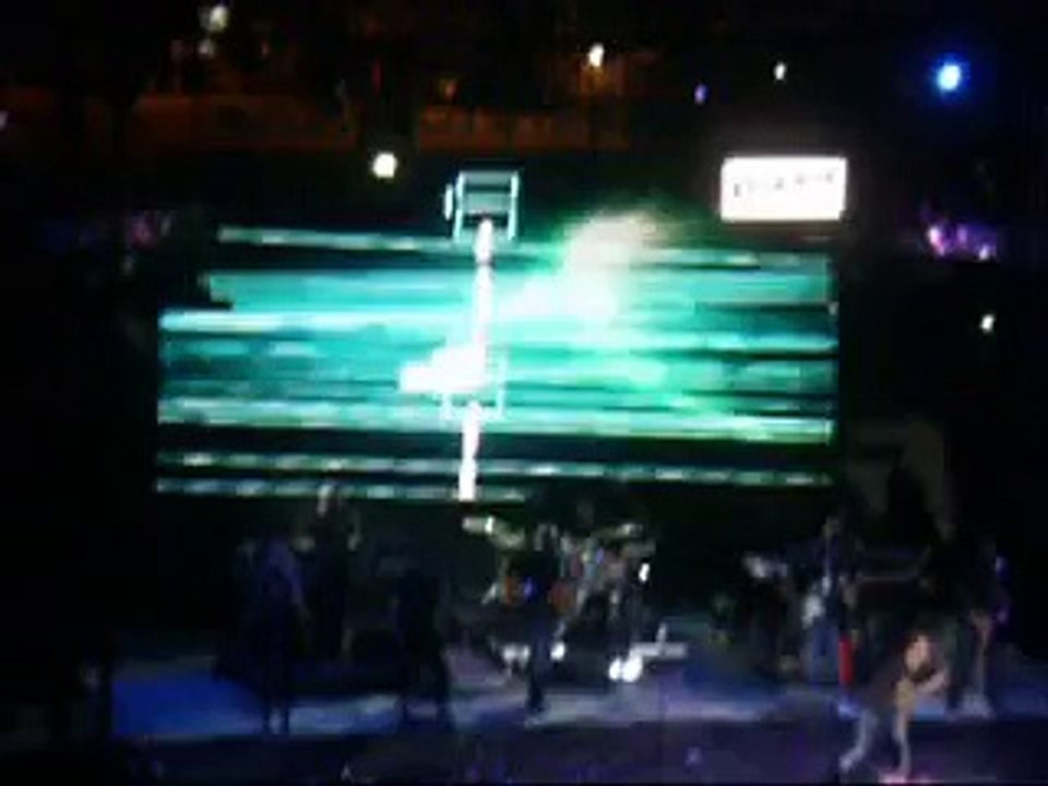 Michalis Hatzigiannis-An Isoun Mazi mou (LIVE) @ Theatro Petras (05-07-2011)